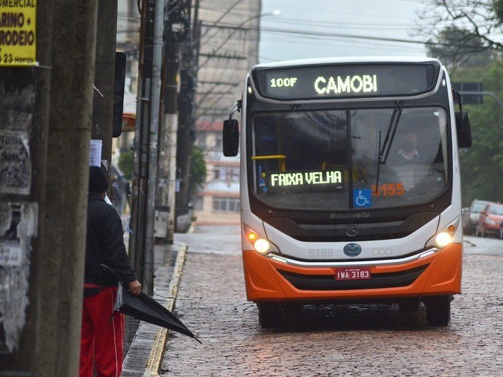 Em meio às chuvas, Conselho Municipal aprova aumento da tarifa de ônibus para R$ 7,65 em Santa Maria