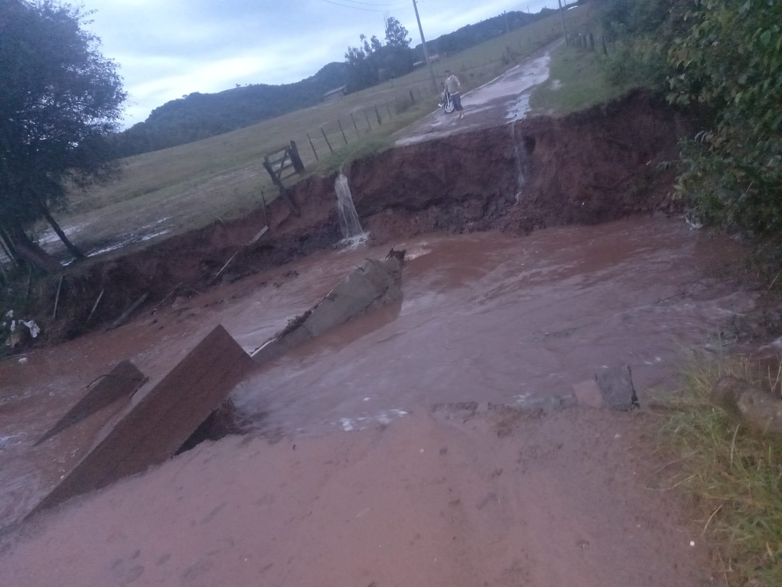 Chuvas intensas provocam alagamentos e transtornos em São Francisco de Assis: Defesa Civil emite alerta máximo à população
