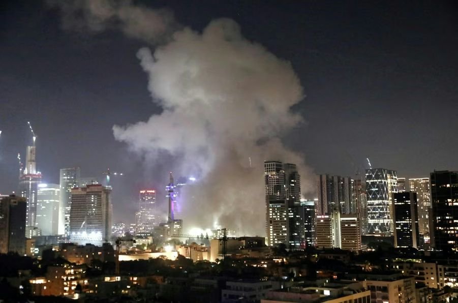 Tensão entre Irã e Israel entra no terceiro dia com ataques e suspensão de negociações