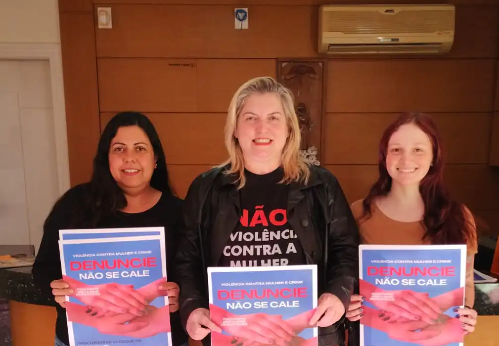Campanha do Agosto Lilás leva conscientização sobre violência contra a mulher aos ônibus urbanos