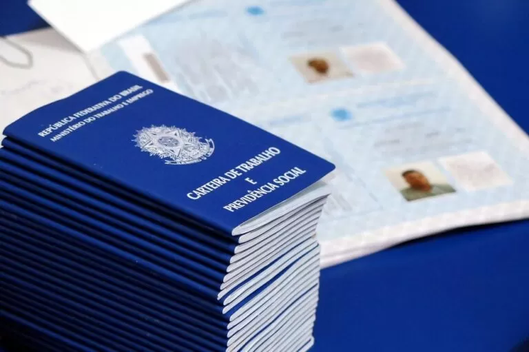 Desemprego atinge menor nível da série histórica e Brasil soma mais de 102 milhões de pessoas ocupadas