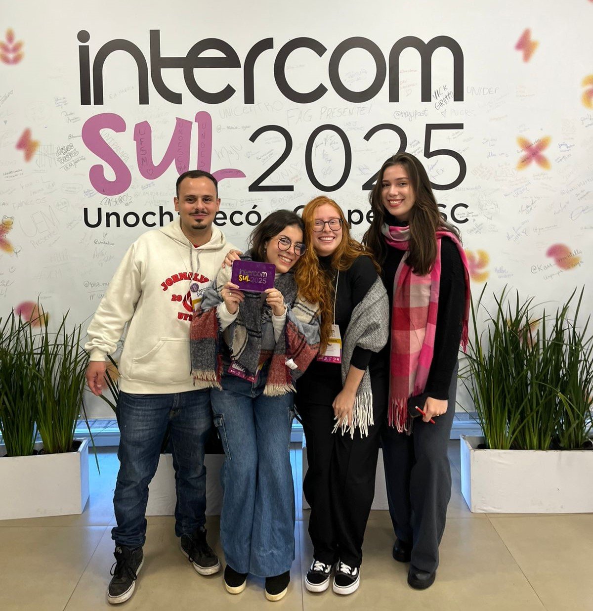 Estudantes de Comunicação da UFSM são premiados no Intercom Sul em Chapecó