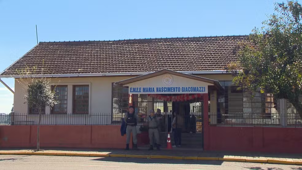 Escola de Estação reabre após ataque que matou criança