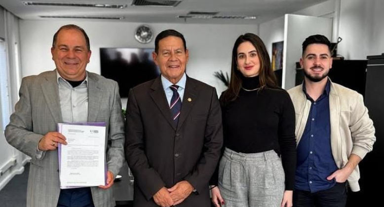 Secretário de Turismo de Santa Maria apresenta projeto de turismo religioso em Porto Alegre