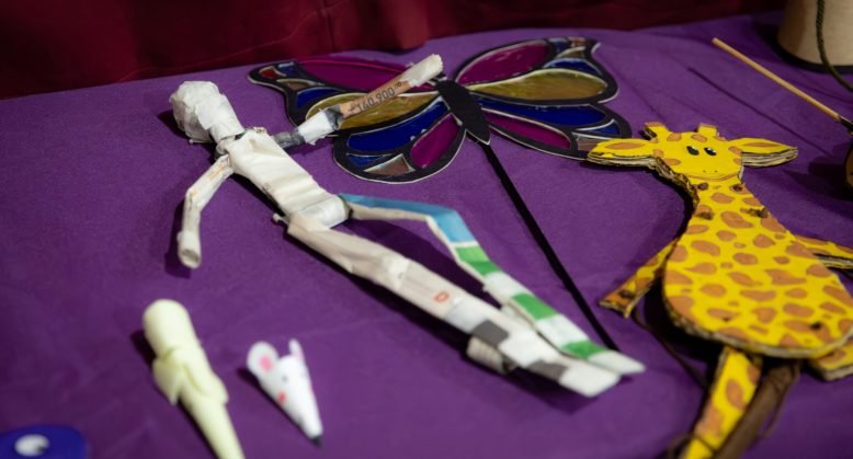 Teatro e educação: coletivo ensina o teatro de formas animadas para estudantes e professores