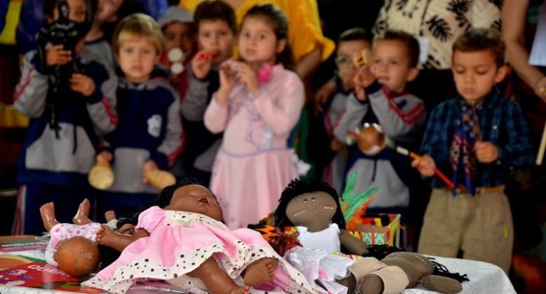Primeira Mala Antirracista para Educação Infantil chega à rede municipal