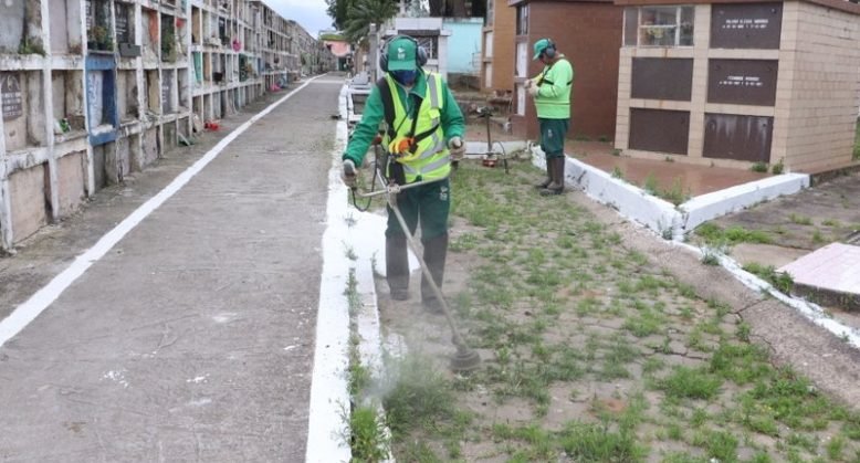 Cemitérios de Santa Maria recebem manutenção e terão horários especiais no feriado de Finados