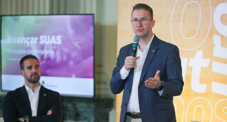 Beto Fantinel detalha reestruturação da política social no RS em visita à Revista Enfoco