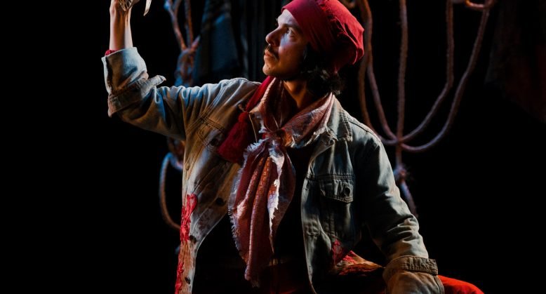 Espetáculo “Não é hora de apontar culpados” ganha versão inédita em Libras