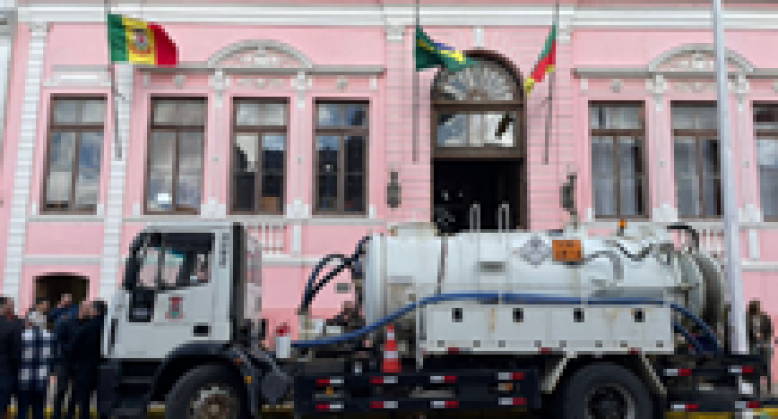 Jaguarão recebe caminhão hidrojato para reforçar saneamento