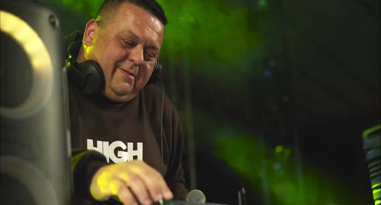 DJ Cabeção leva hino do RS ao The Town após perder tudo em enchente